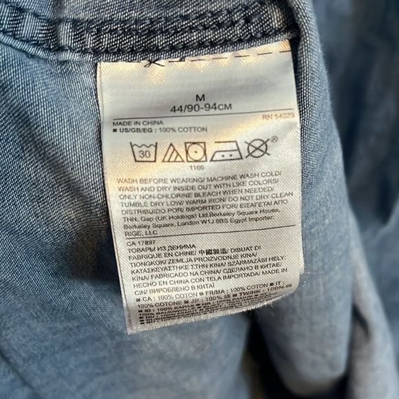 Banana Republic Denim Chambray Button Down Shirt EUC - Picture 9 of 9